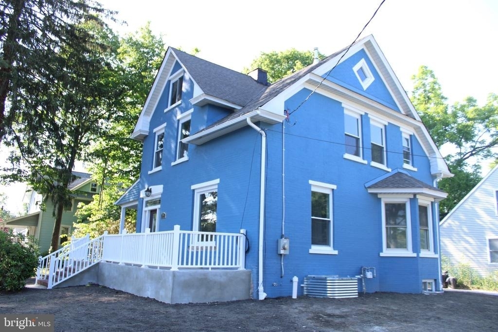 201 University Boulevard - Photo 1