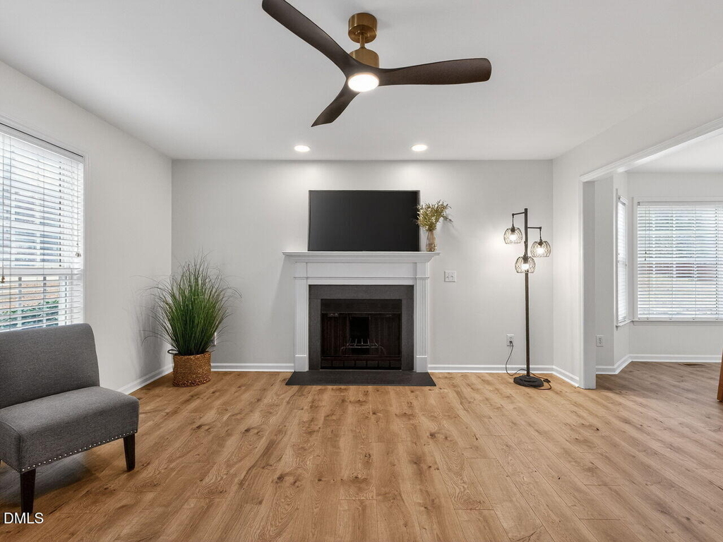 233 Harvester Drive - Photo 3