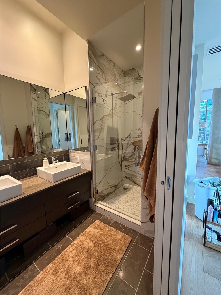 210 Lavaca St - Photo 18