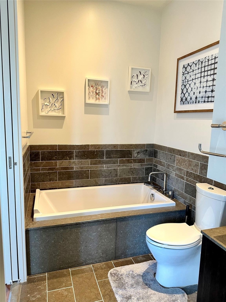 210 Lavaca St - Photo 15