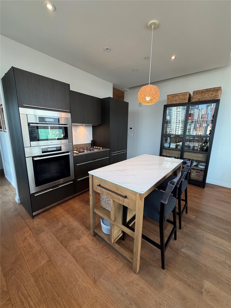 210 Lavaca St - Photo 3