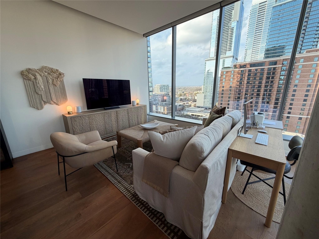 210 Lavaca St - Photo 5