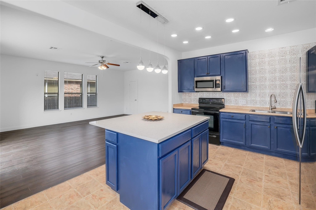 203 Ran Rd - Photo 5