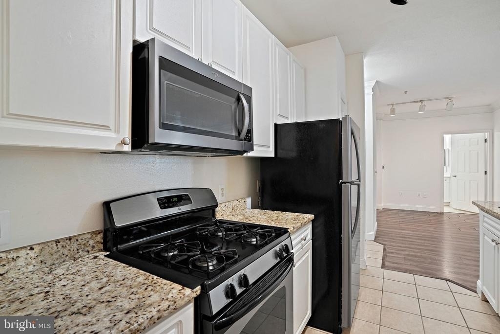 501 Hungerford Drive - Photo 11