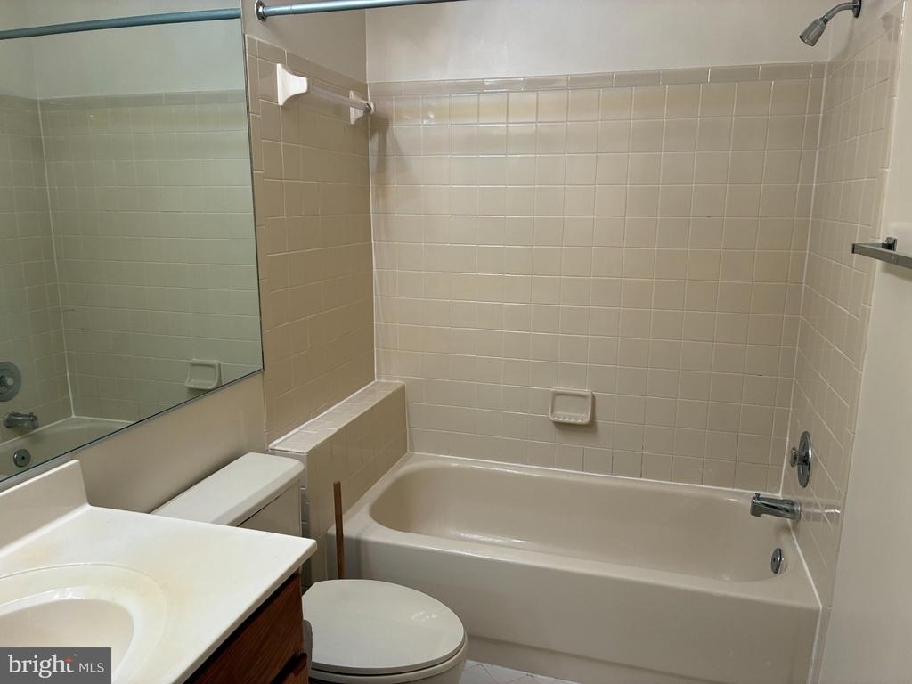 10832 Antigua Terrace - Photo 5