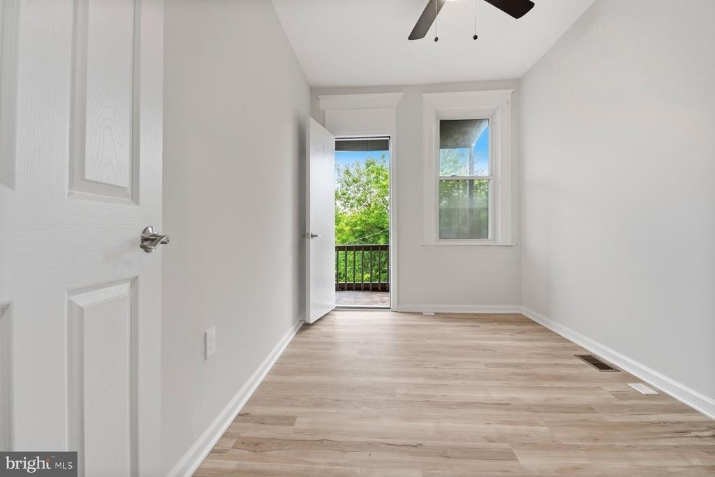 4953 Edgemere Avenue - Photo 17