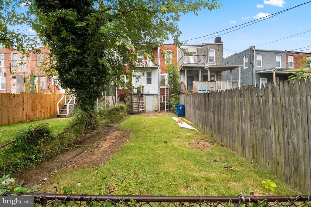 4953 Edgemere Avenue - Photo 2