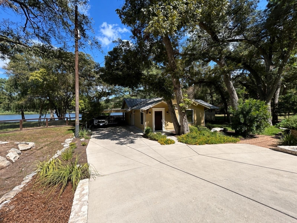 3004 Edgewater Dr - Photo 4
