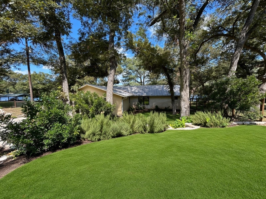 3004 Edgewater Dr - Photo 0