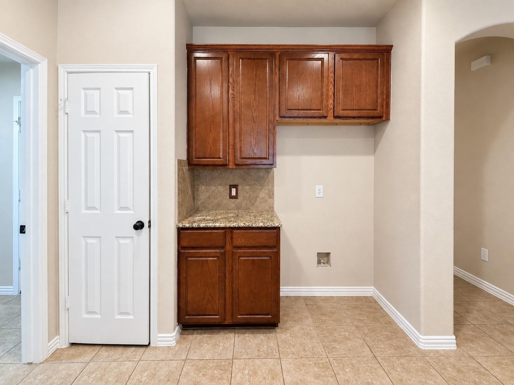 2417 Ericanna Ln - Photo 4
