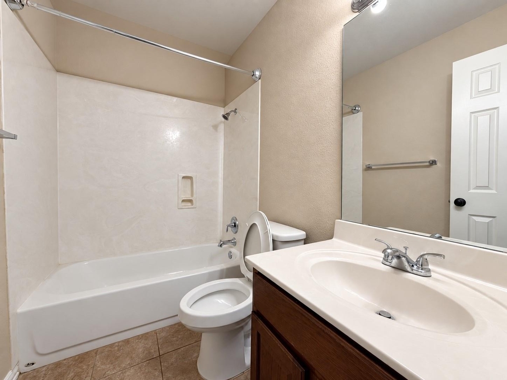 2417 Ericanna Ln - Photo 10