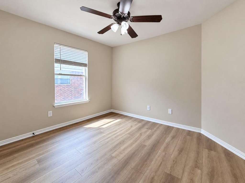 2417 Ericanna Ln - Photo 8