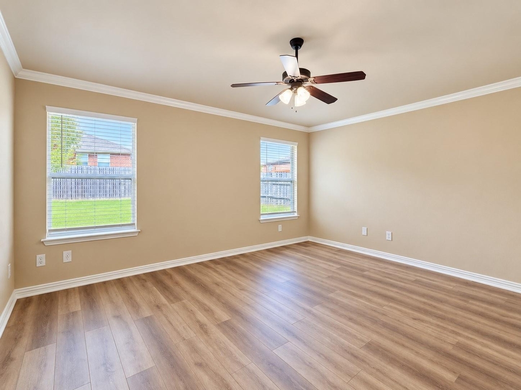 2417 Ericanna Ln - Photo 11