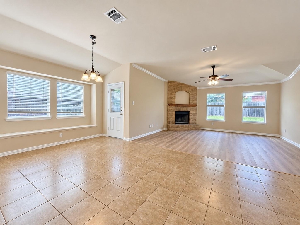 2417 Ericanna Ln - Photo 5