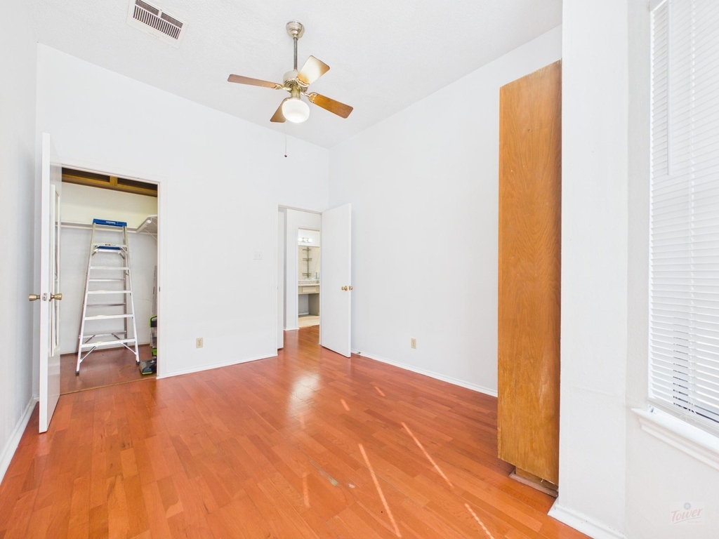 2802 Nueces St - Photo 10