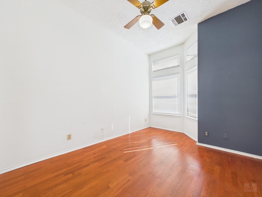 2802 Nueces St - Photo 7