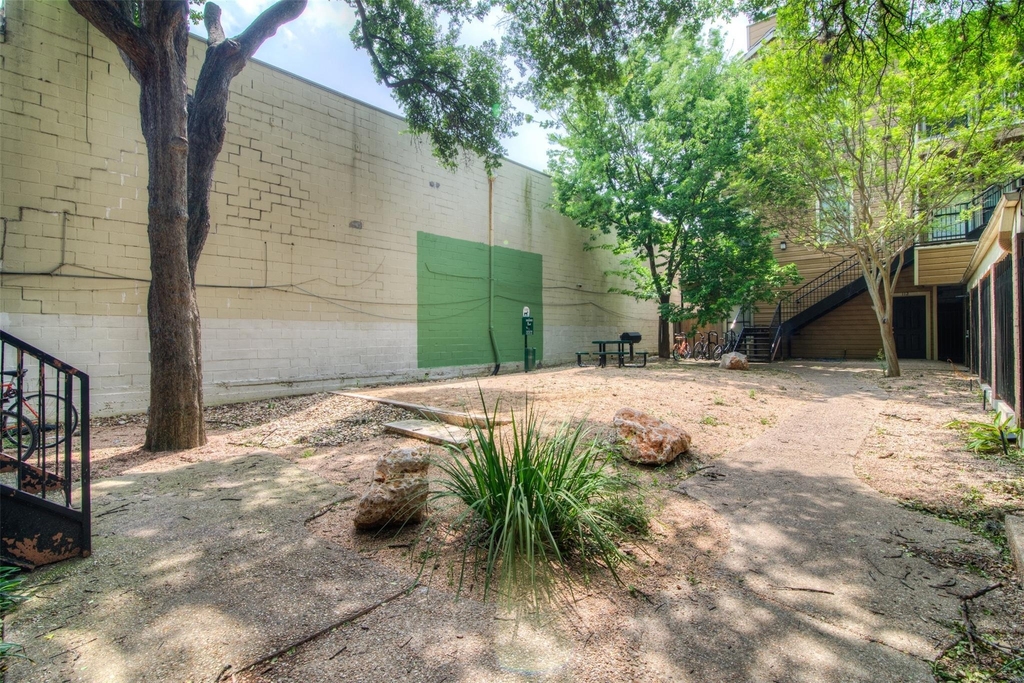 2802 Nueces St - Photo 13