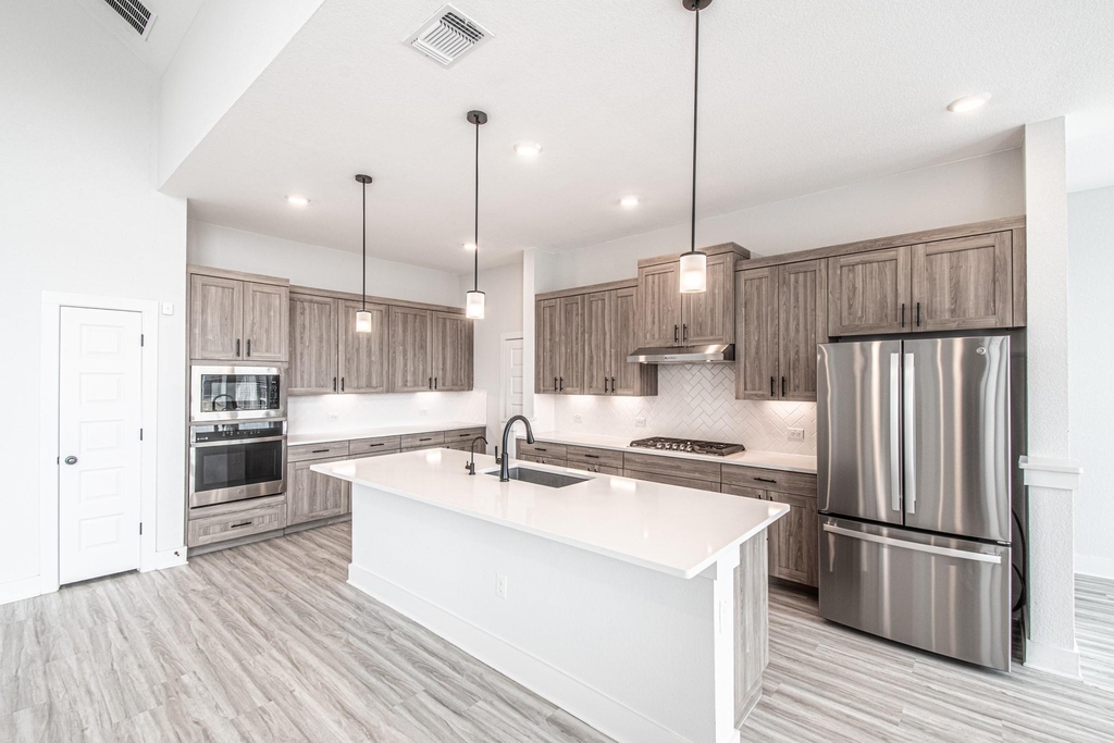 822 Wild Pecan Loop - Photo 0
