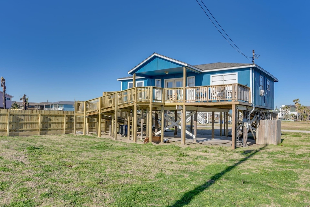 415 Seashell Dr - Photo 1