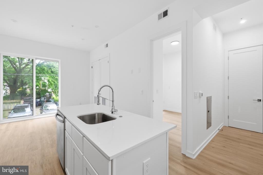 710 Kennedy Street Nw - Photo 4