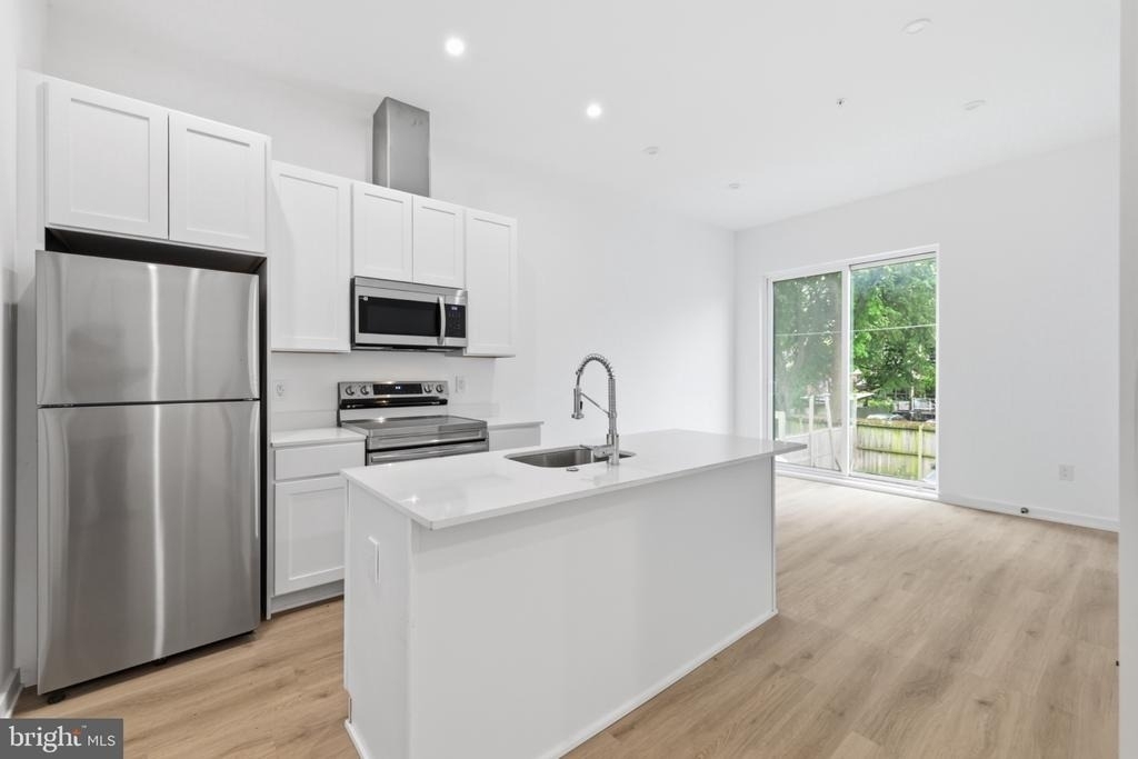 710 Kennedy Street Nw - Photo 2