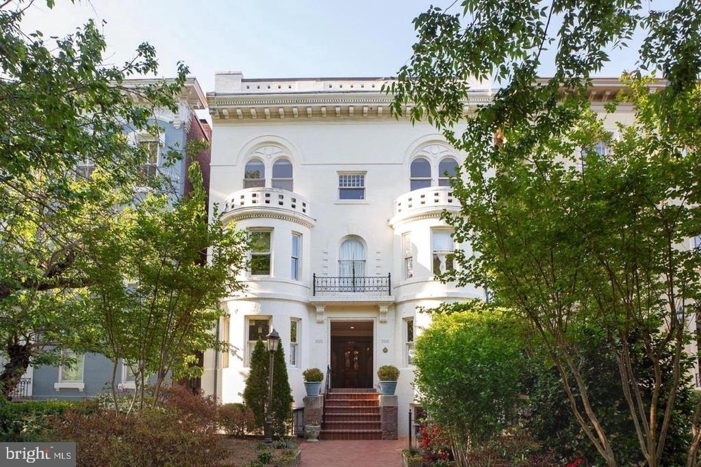 308 East Capitol Street Ne - Photo 0