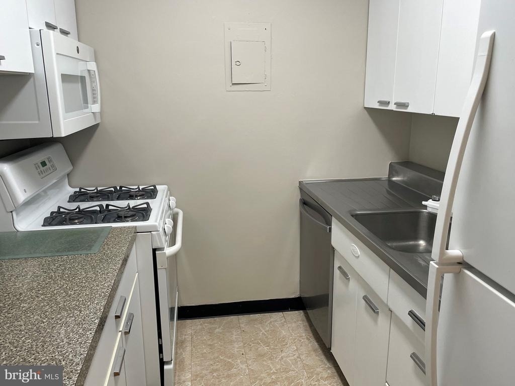 2475 Virginia Avenue Nw - Photo 12