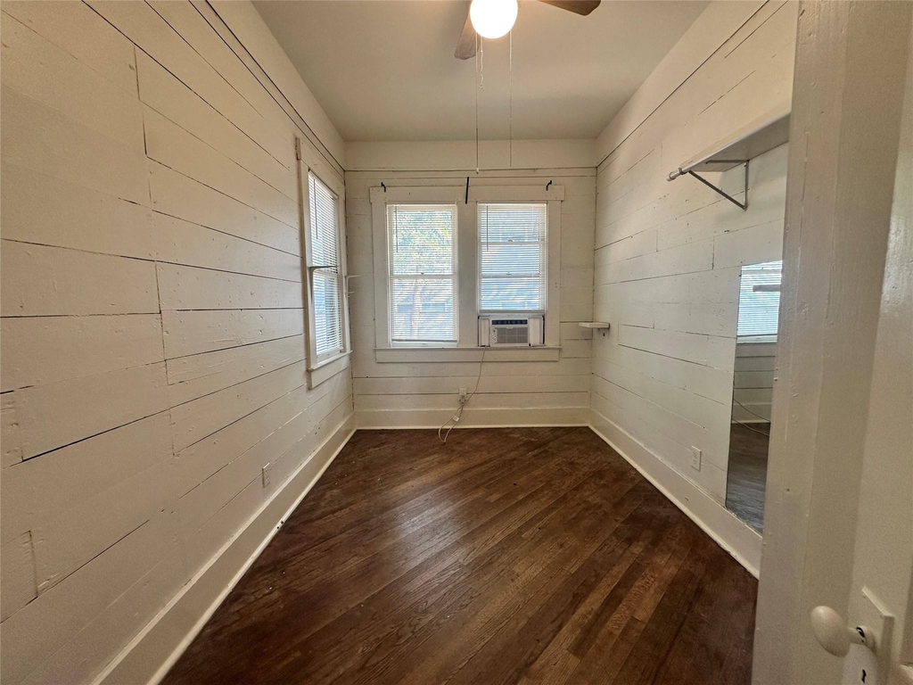 106 W 38th St - Photo 6