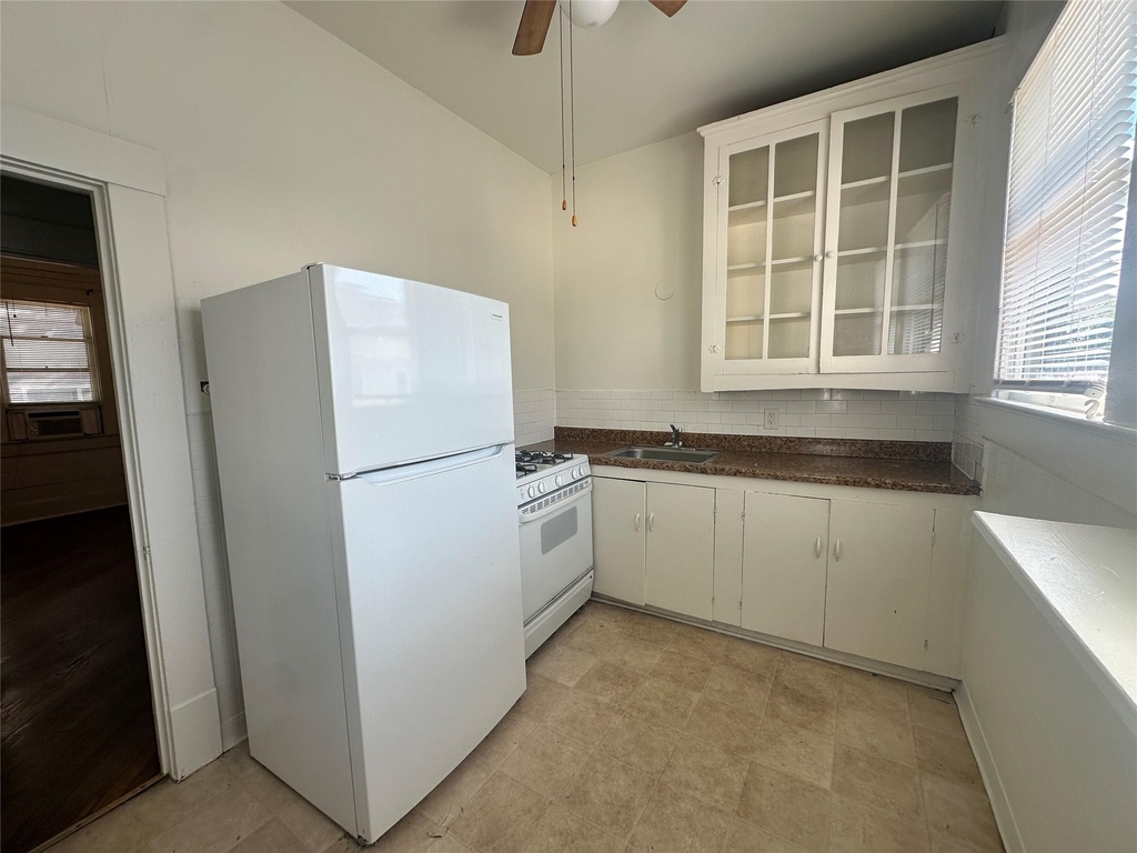 106 W 38th St - Photo 10