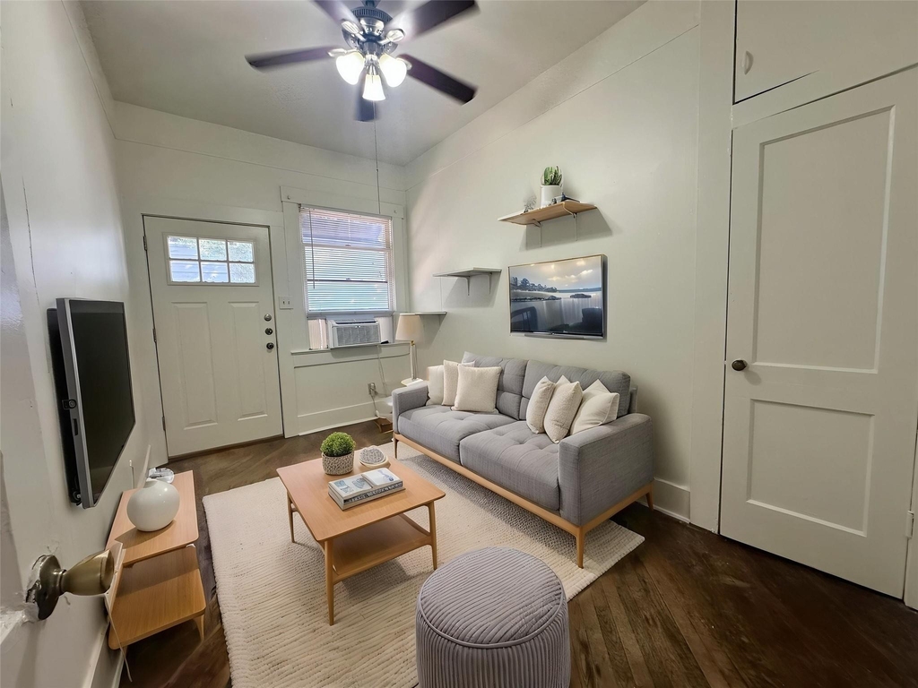 106 W 38th St - Photo 0