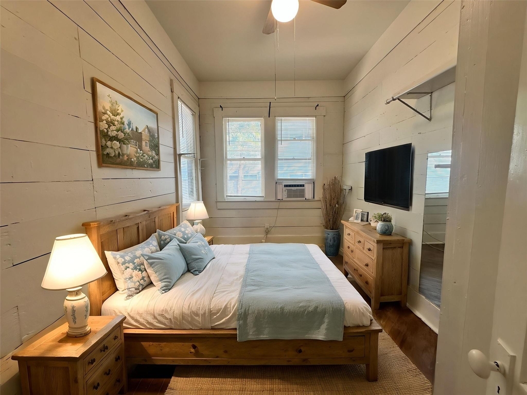 106 W 38th St - Photo 12
