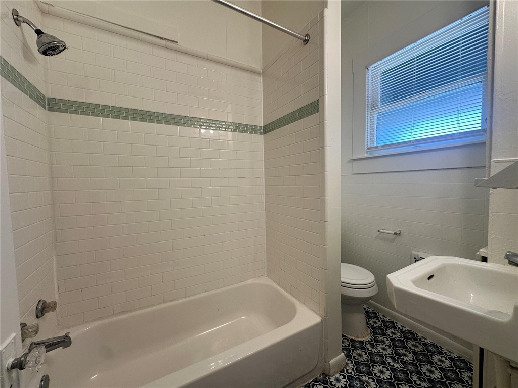 106 W 38th St - Photo 7