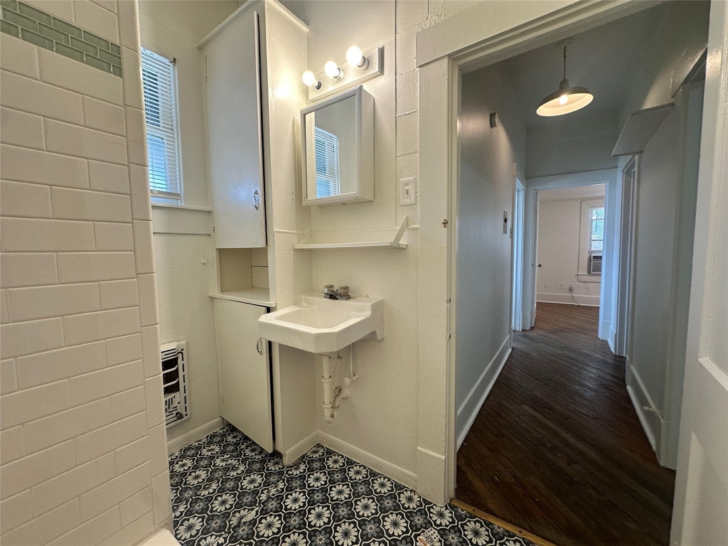106 W 38th St - Photo 8