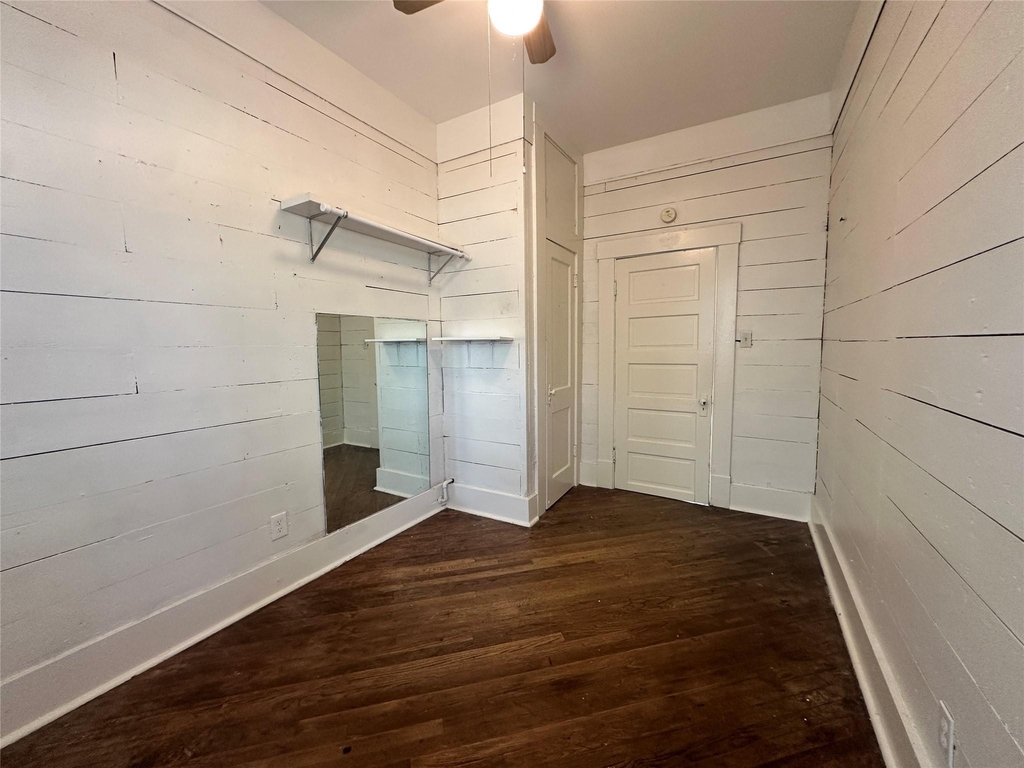 106 W 38th St - Photo 4