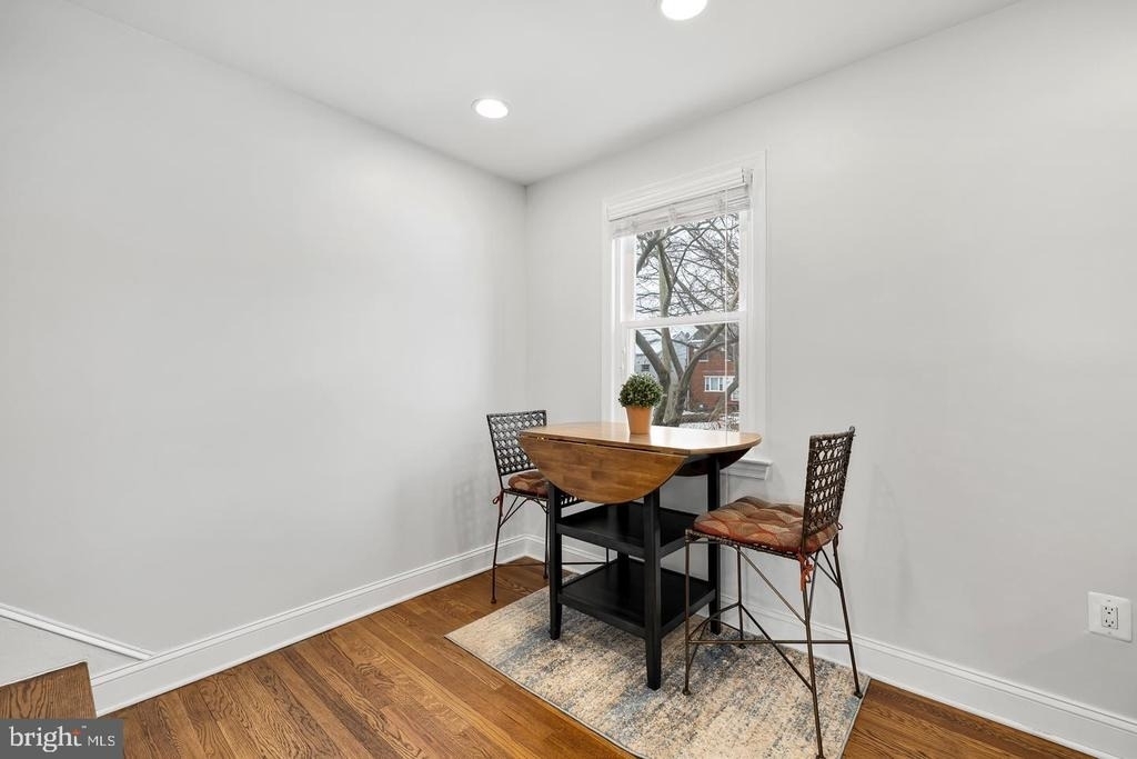 5027 11th Street Ne - Photo 5