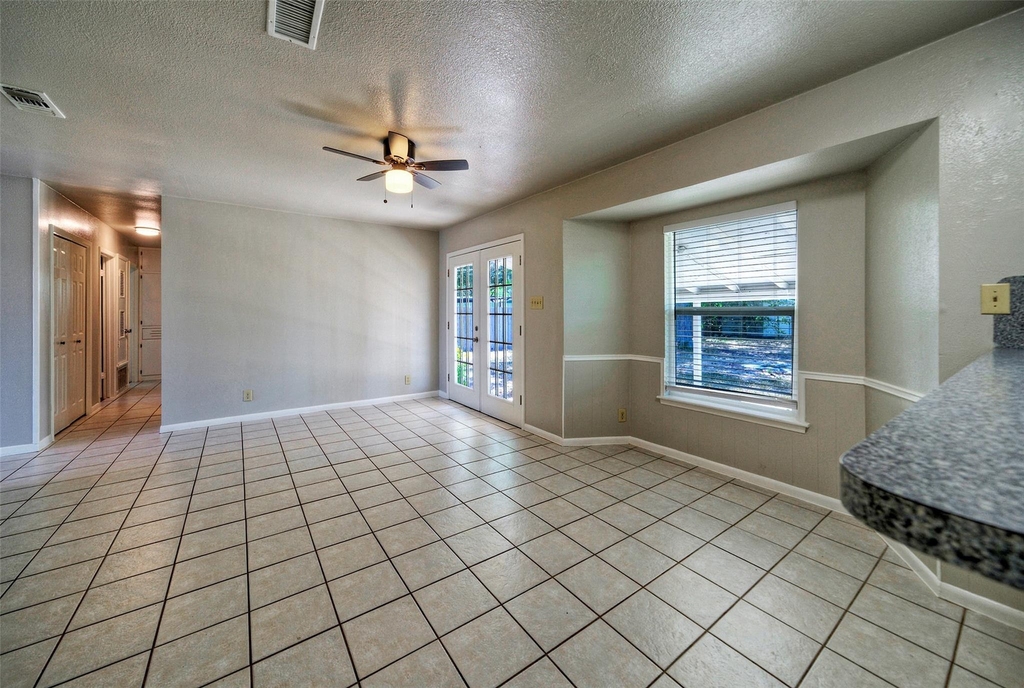 405 E Grady Dr - Photo 3