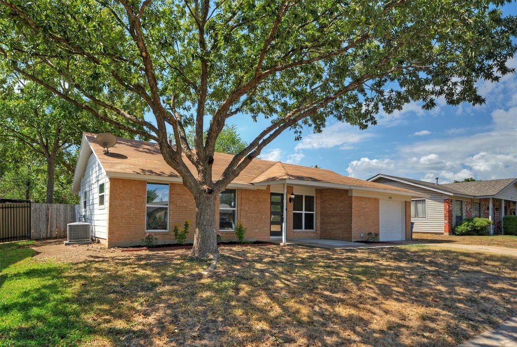 405 E Grady Dr - Photo 0