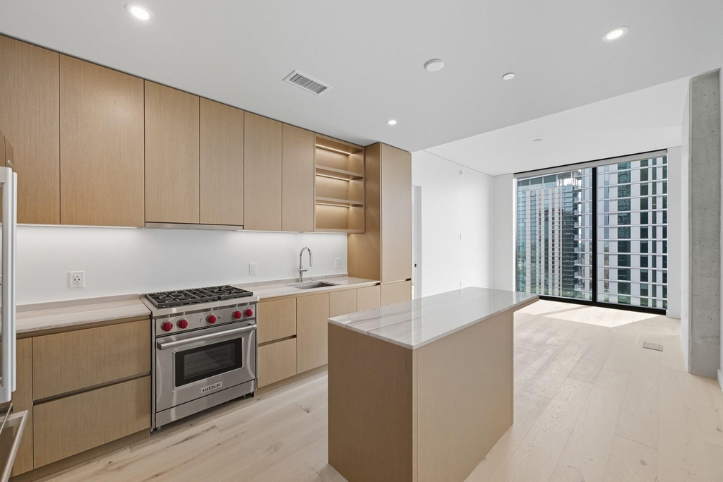 610 Davis St - Photo 1