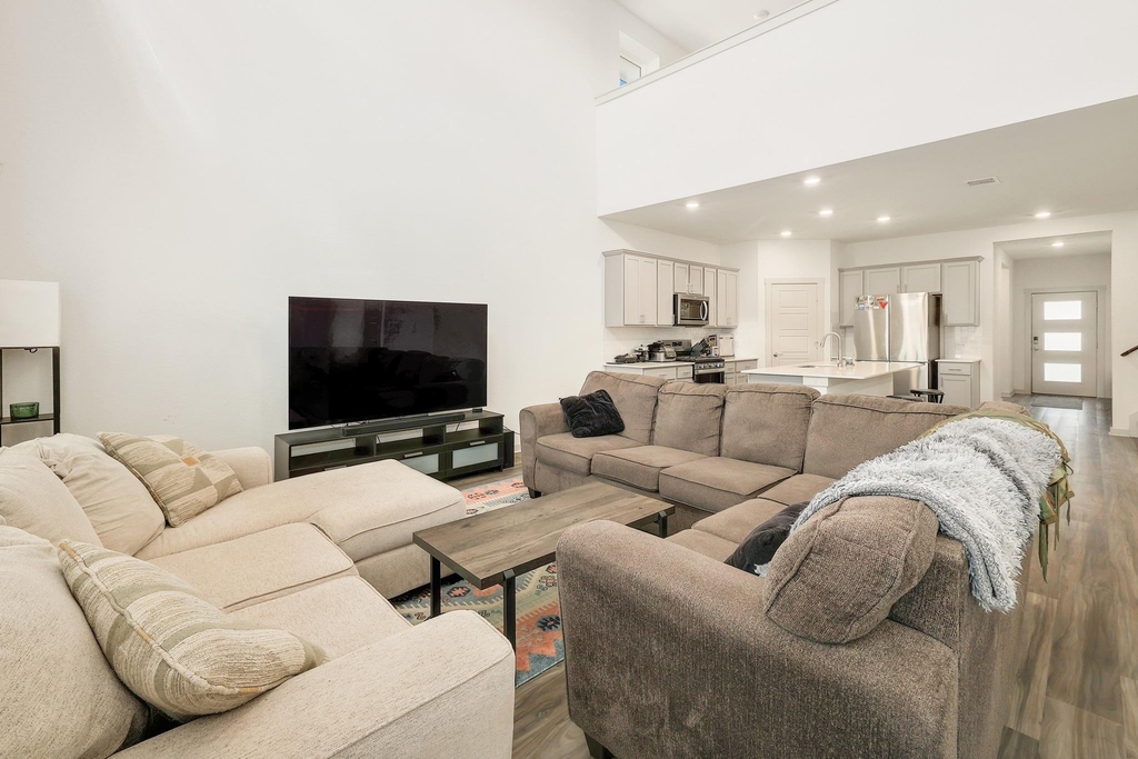 14008 Zuhause Dr - Photo 2