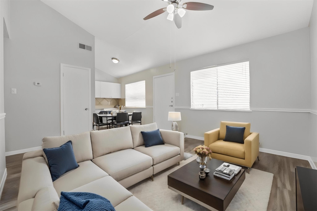 1302 Parker Lane Ln - Photo 4