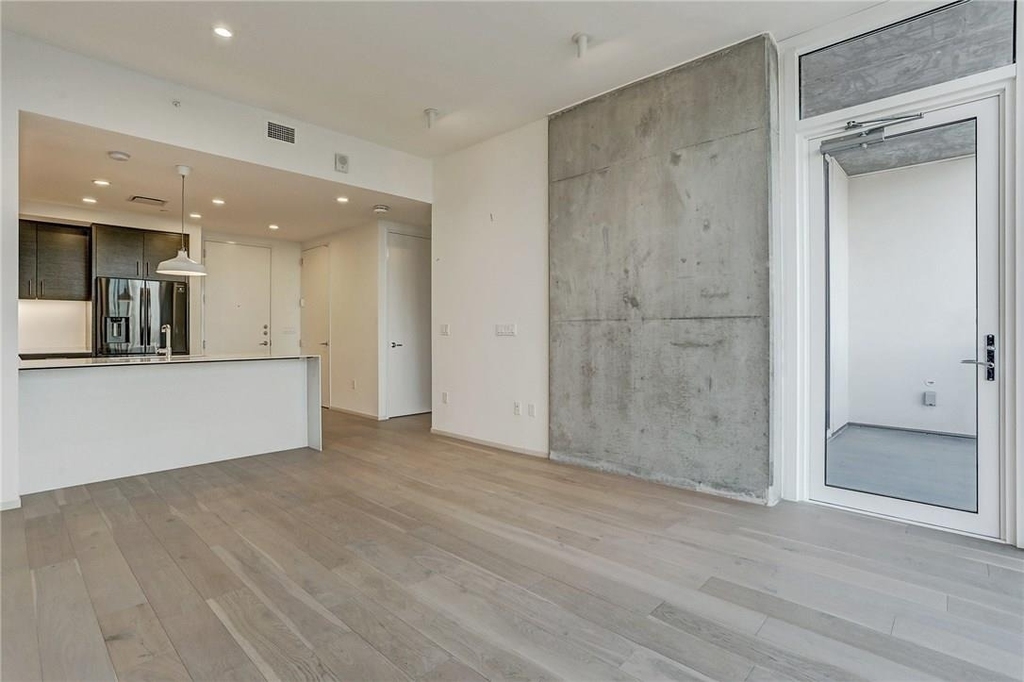 301 West Ave - Photo 7
