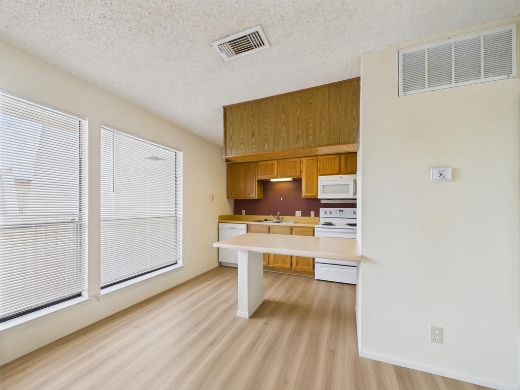 3115 Helms St - Photo 2