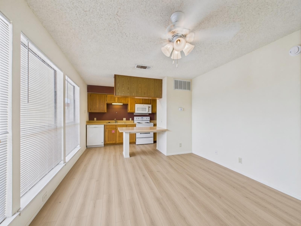 3115 Helms St - Photo 0