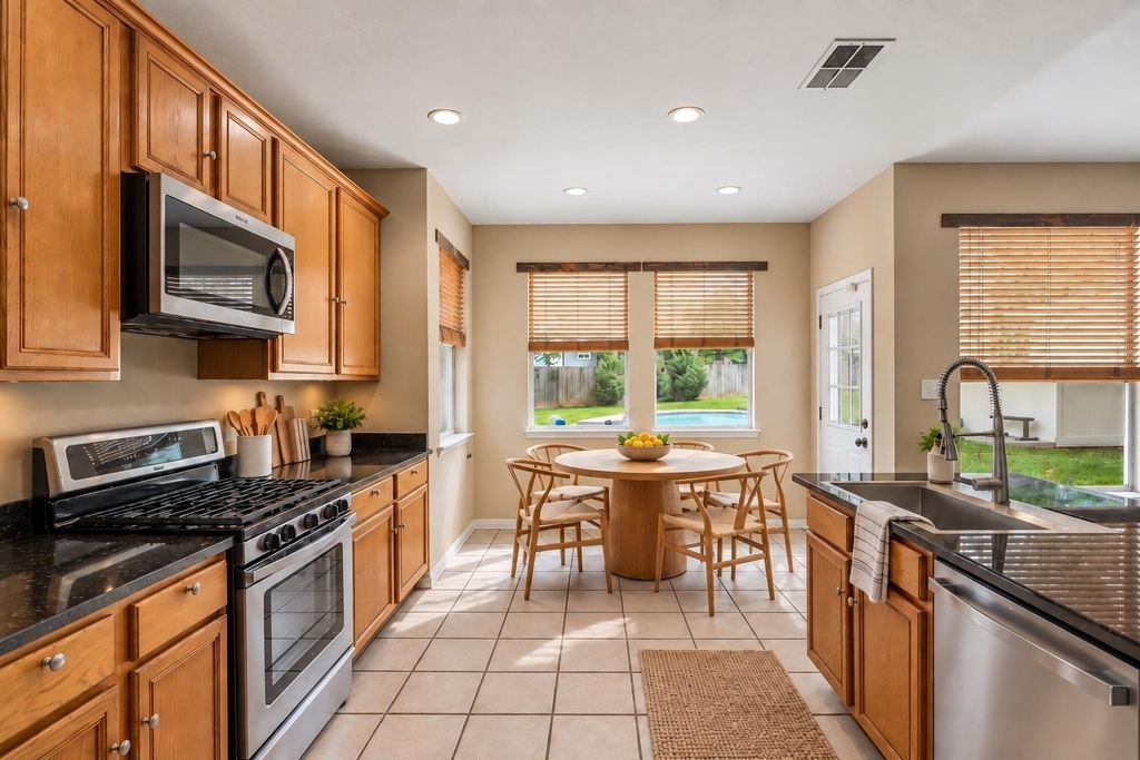 1409 Deer Horn Dr - Photo 3