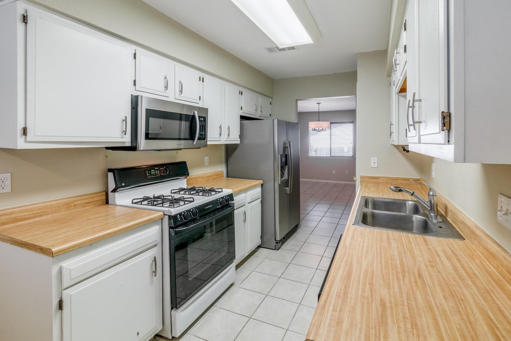 11205 Slippery Elm Trl - Photo 8