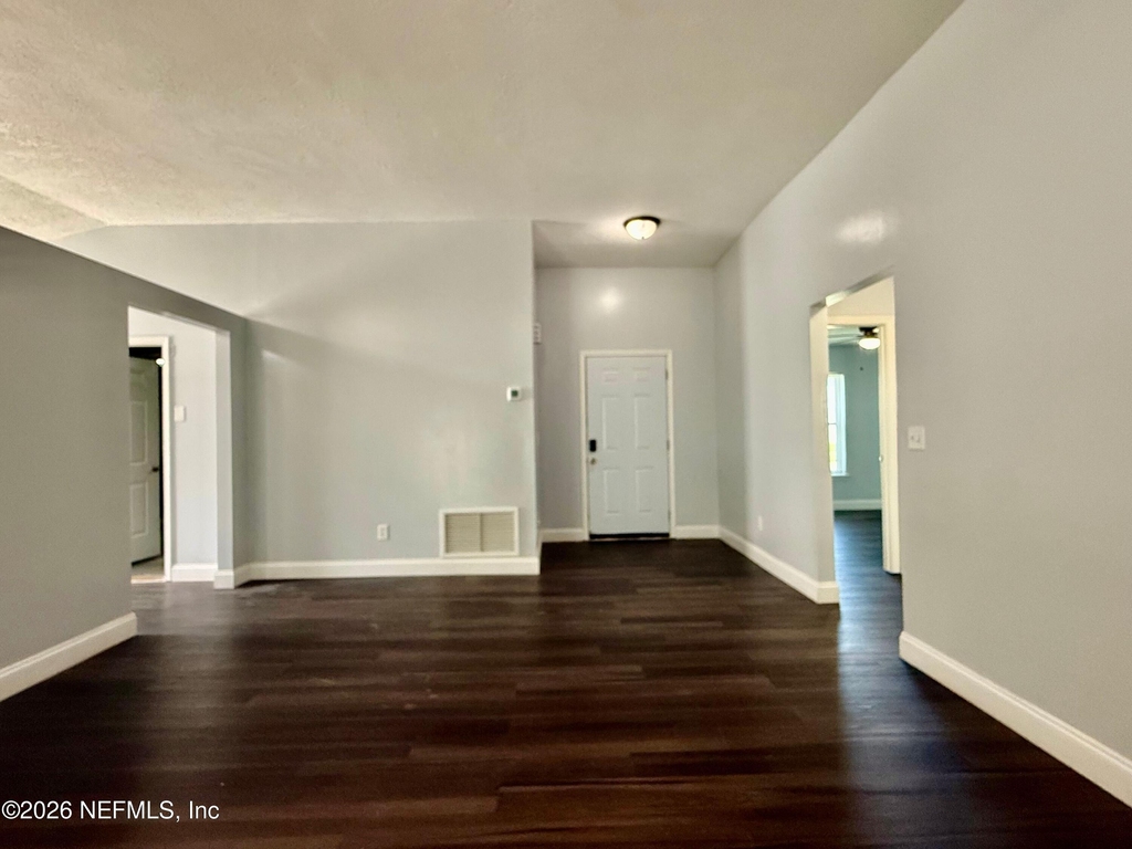6841 Ridgeview Avenue - Photo 3