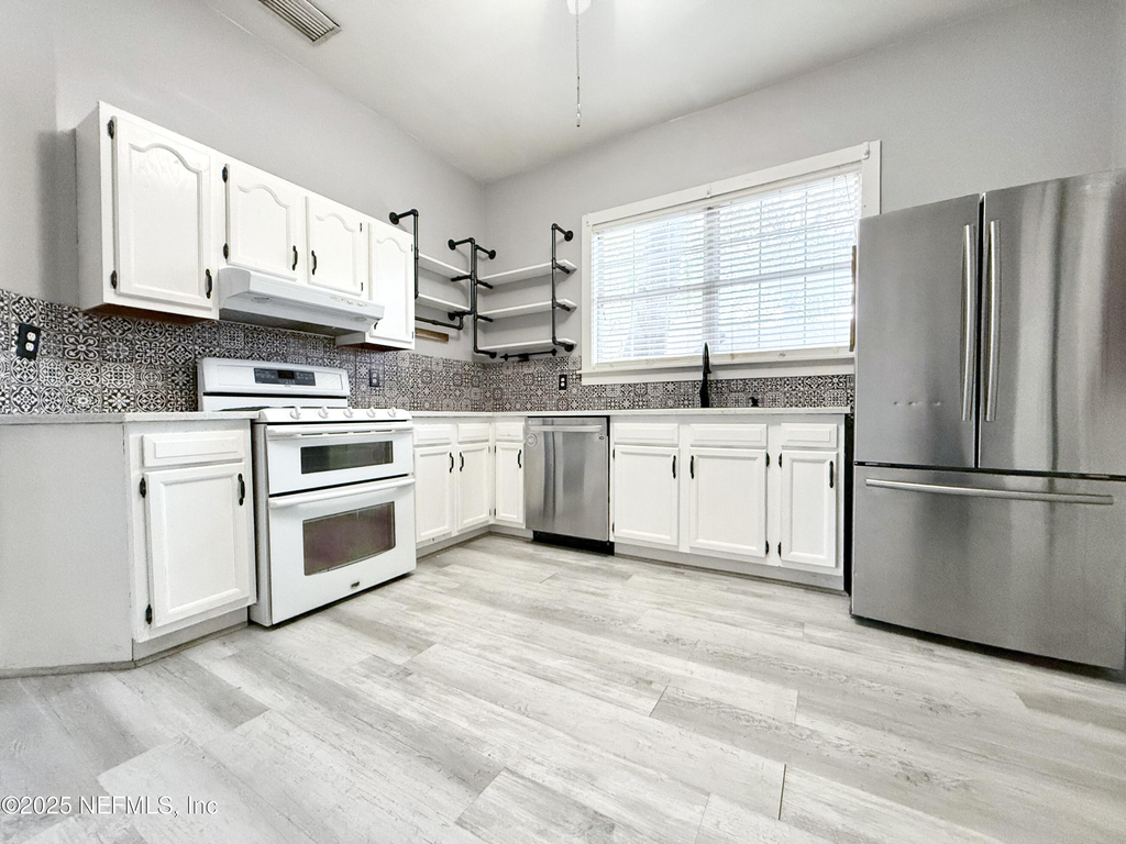 2739 Green Street - Photo 6
