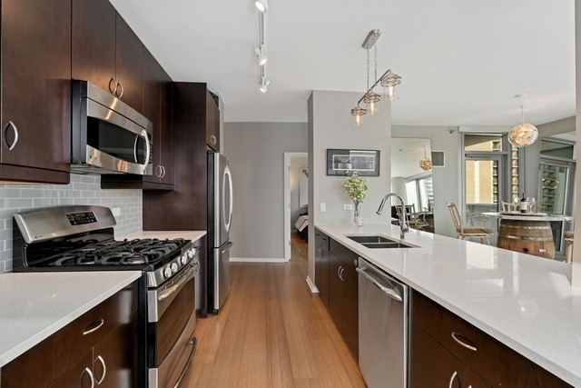 123 S Green Street - Photo 10