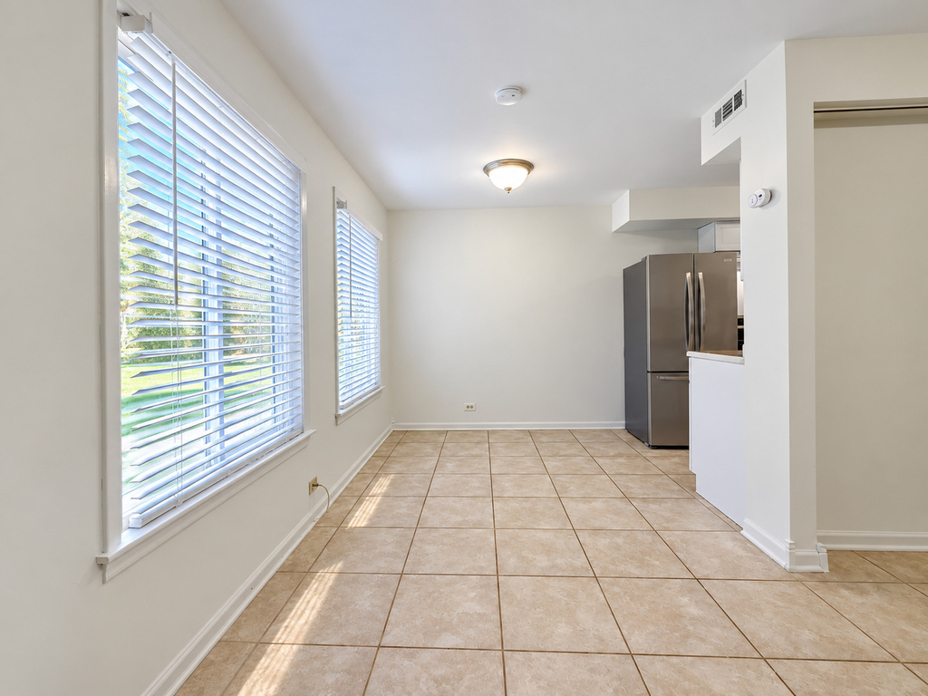 1344 Cove Drive - Photo 3