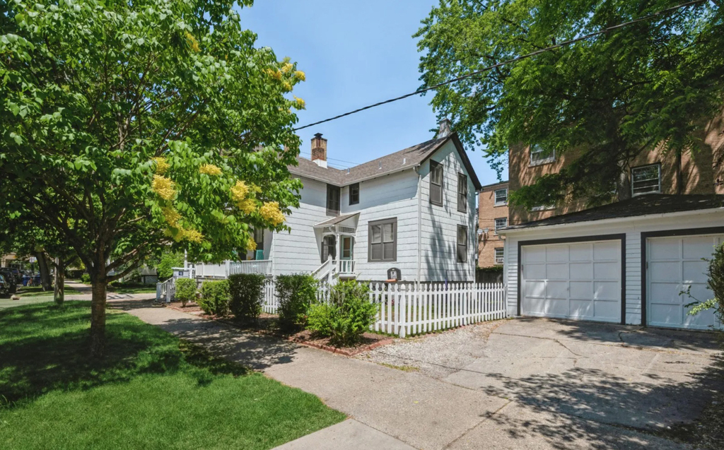 813 Hamlin Street - Photo 2